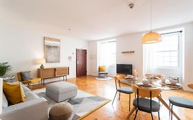 Feels Like Home Baixa Deluxe Flat